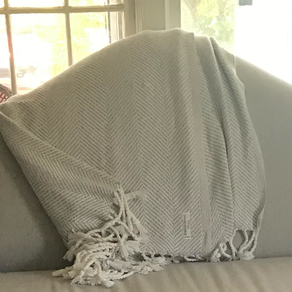 Brahms Mount throw